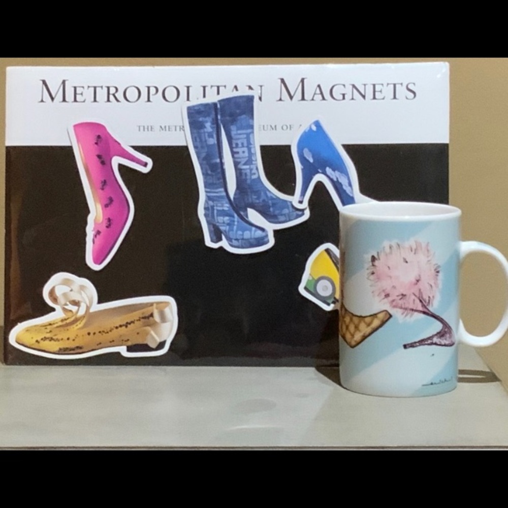 2 Pieces Metropolitan Museum of Art Shoe Magnets & Coffee or Tea Mug New